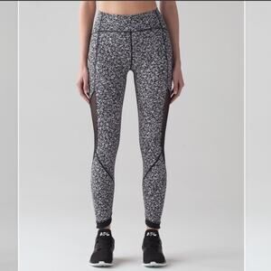 Lululemon Sole 7/8 Training Tight Alpine White Black